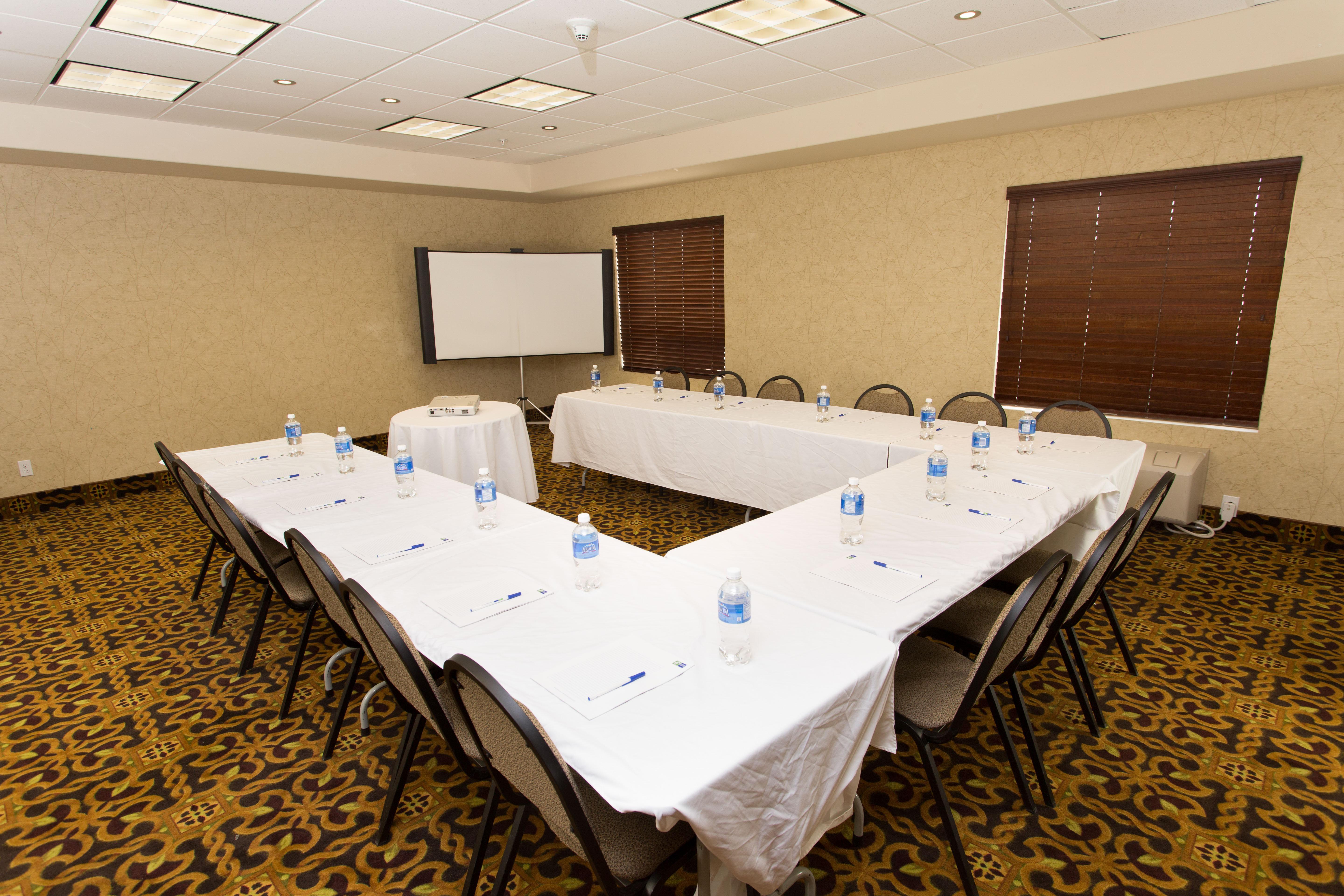 Holiday Inn Express Hotel & Suites - Slave Lake By Ihg Exterior foto