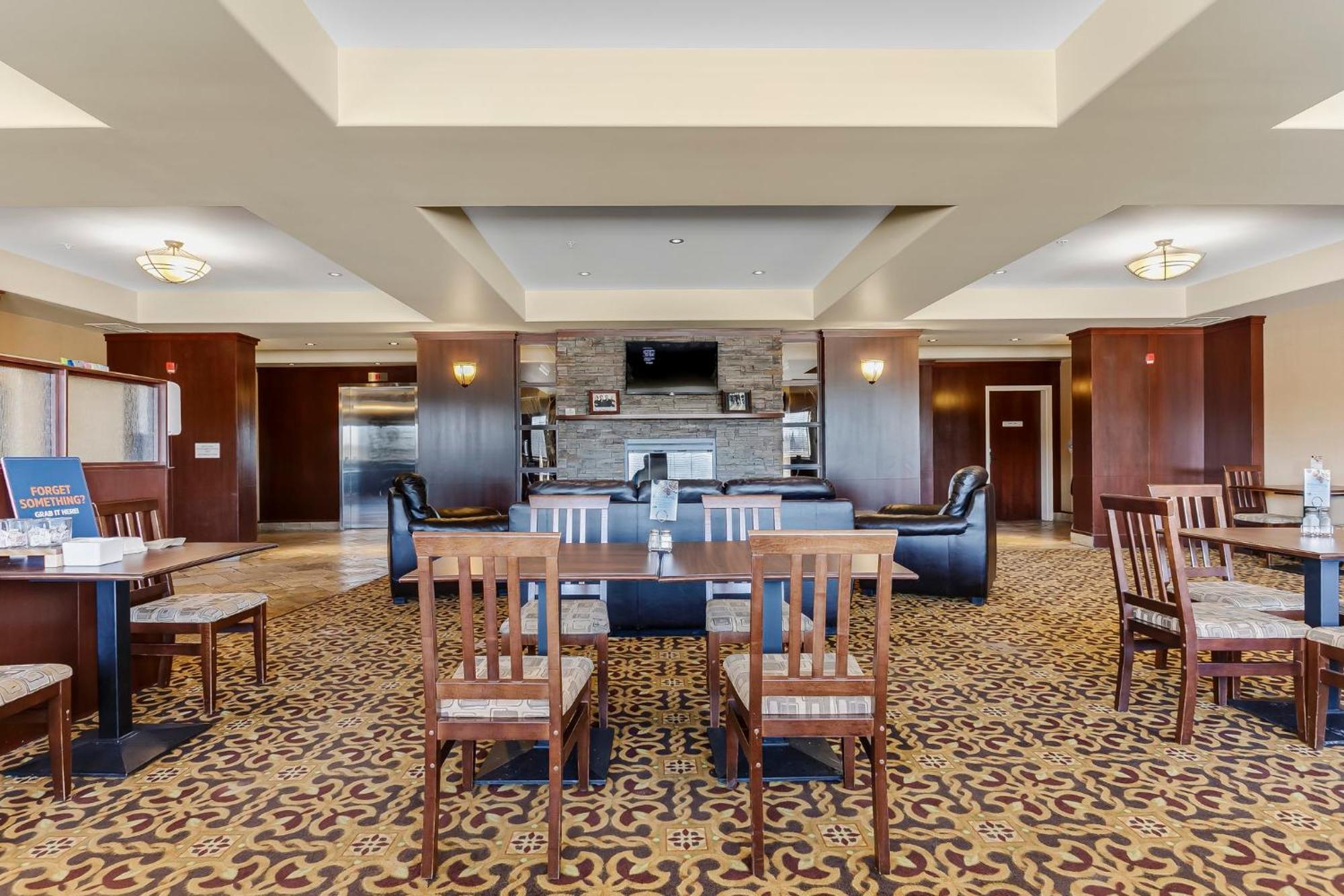 Holiday Inn Express Hotel & Suites - Slave Lake By Ihg Exterior foto
