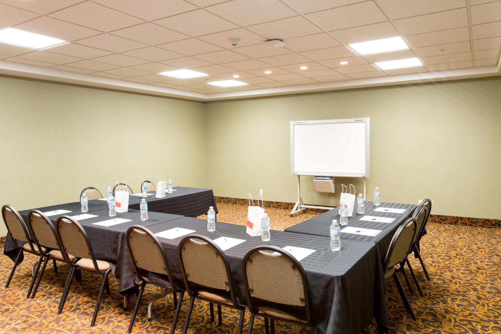 Holiday Inn Express Hotel & Suites - Slave Lake By Ihg Exterior foto