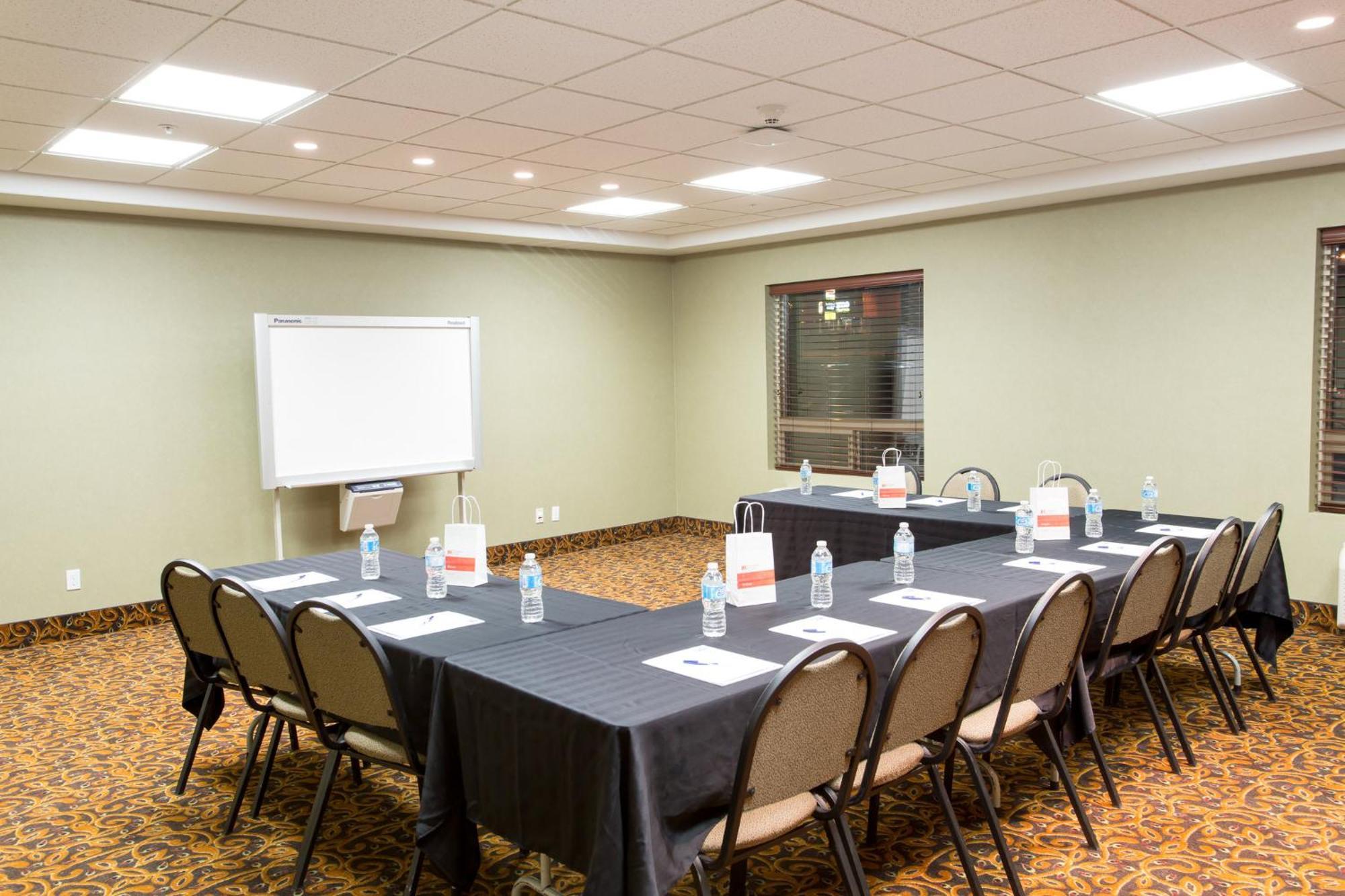Holiday Inn Express Hotel & Suites - Slave Lake By Ihg Exterior foto