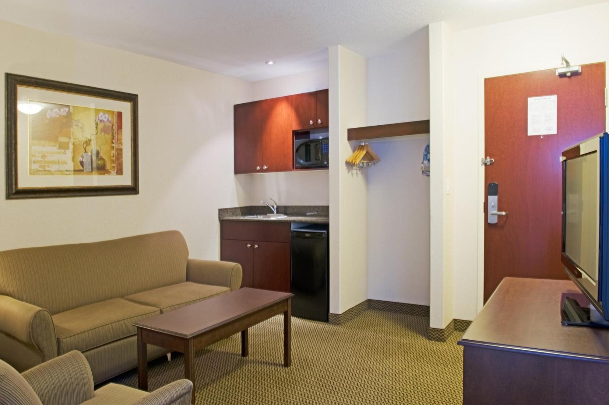 Holiday Inn Express Hotel & Suites - Slave Lake By Ihg Exterior foto