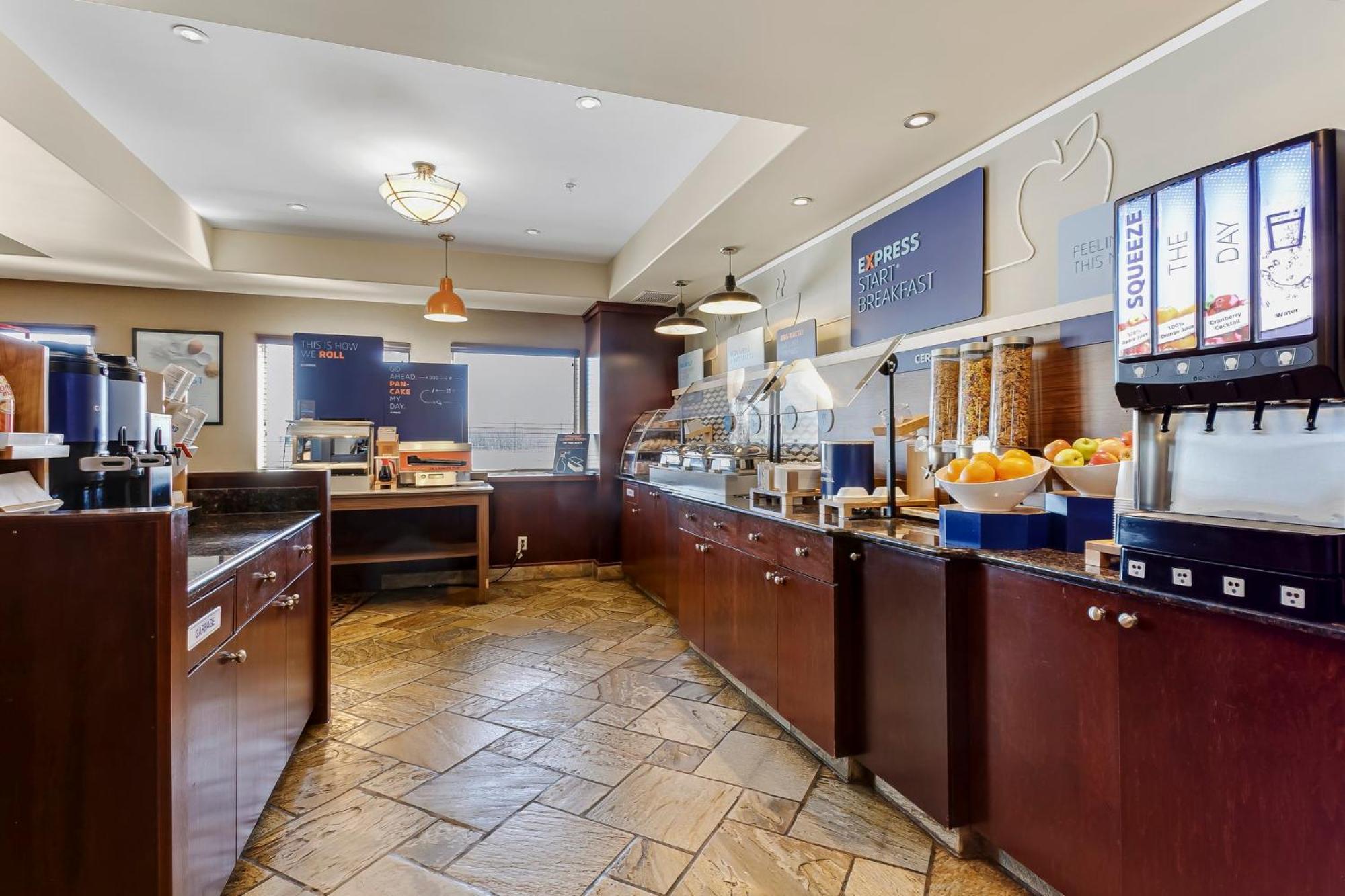 Holiday Inn Express Hotel & Suites - Slave Lake By Ihg Exterior foto
