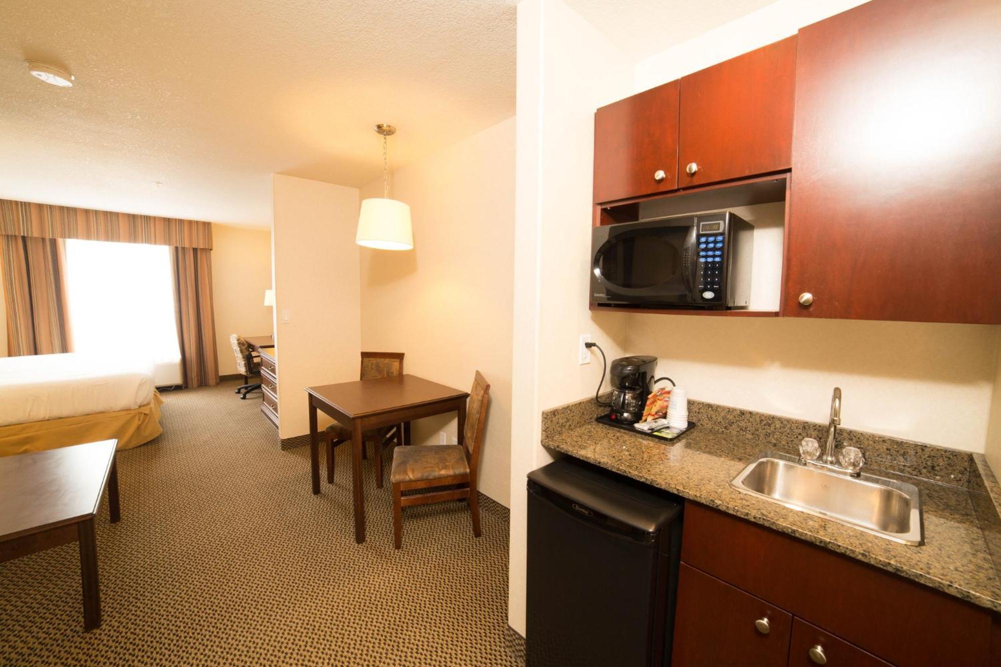Holiday Inn Express Hotel & Suites - Slave Lake By Ihg Exterior foto